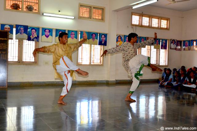 कुचिपुड़ी नृत्य - श्री सिद्देन्द्र योगी कला पीठम के छात्रों द्वारा 