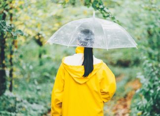 जब आप अकेले यात्रा करें !! सुरक्षित यात्रा अनुभव के लिए कुछ सुझाव