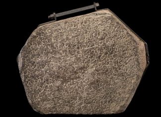 सोपारा: मुंबई के पास स्थित मंदिर, पोत, तीर्थ एवं पर्यटक स्थल सम्राट अशोक का शिलालेख ३ री ईपू