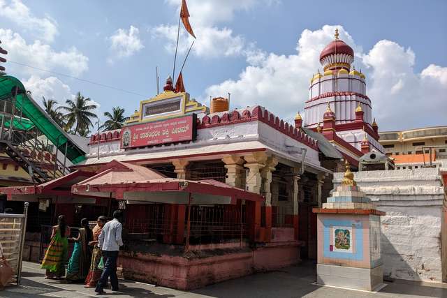 बनशंकरी अम्मा मंदिर  बादामी में 