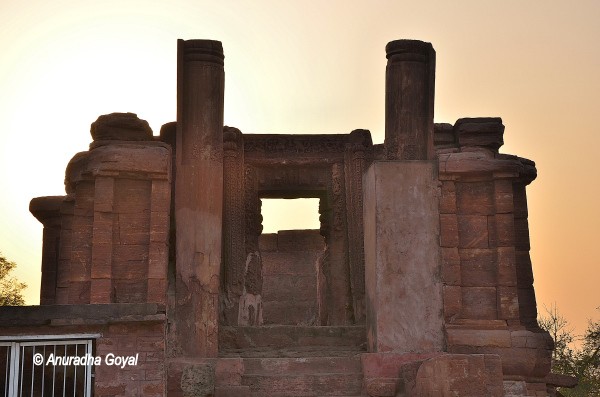 ताला बिलासपुर का देवरानी जेठानी मंदिर परिसर 