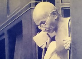 महात्मा गाँधी स्मारक – भारत भर में फैले उनके घर, आश्रम, कारावास गाँधी जी रेल से यात्रा करते थे