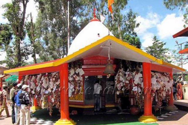 गोलू देवता मंदिर अल्मोड़ा 