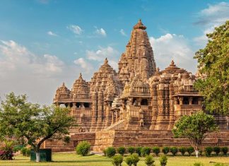 कंदरिया महादेव मंदिर- खजुराहो का विश्व धरोहर स्थल कंदरिया महादेव और जगदम्बी मंदिर - खजुराहो