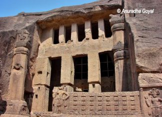 प्राचीन कान्हेरी गुफाएं मुंबई के संजय गांधी राष्ट्रीय उद्यान में कान्हेरी गुफाएं मुंबई