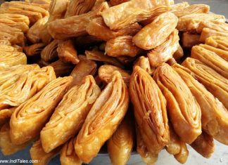 ओडिशा का खाना – गलियों के स्वादिष्ट शाकाहारी व्यंजन खाजा - पुरी का प्रसाद