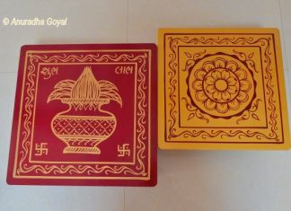 संखेड़ा के रंगीन गृह सज्जा सामग्री बनाने वाला कला ग्राम संखेडा गुजरात में बनी रंग बुरंगी चौकियां