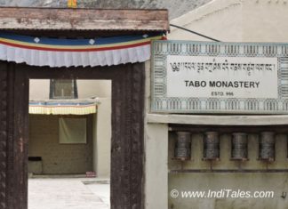 हिमाचल का ताबो मठ- भित्तिचित्र, गुफाएं व शैलशिल्प ताबो मठ का प्रवेश द्वार