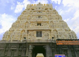 श्री कांची कामाक्षी मंदिर- प्राचीन नगरी कांचीपुरम की आत्मा कांची कामाक्षी मंदिर का गोपुरम