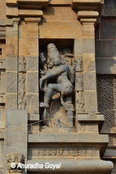 Sculpture on the walls of the Mandir