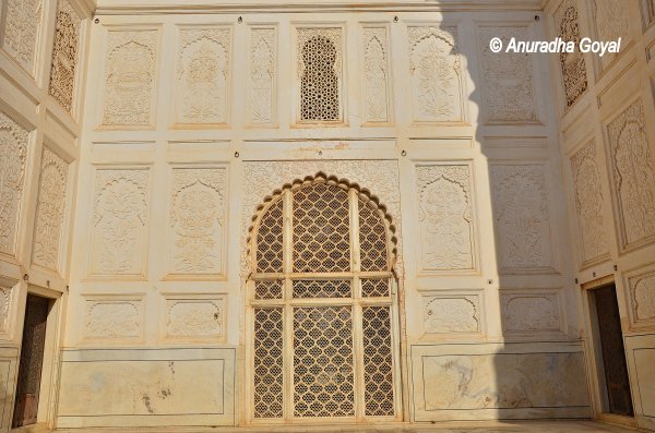 Wall with intricately carved Jaali designs at Bibi Ka Maqbara, Aurangabad