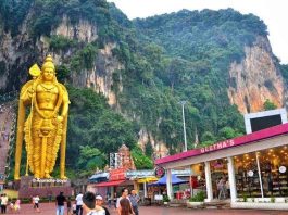 Batu Caves With A Giant Murugan, Kuala Lumpur Giant Idol of Murugan at Batu Caves