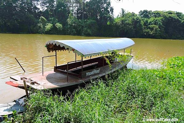 Boat over Pa Sak river, Saraburi, Bann Ton Tan riverside market