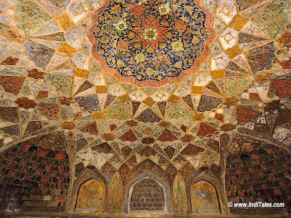 Rich ceilings of the tomb