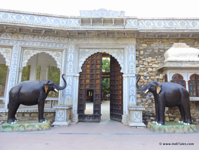 महाराणा प्रताप स्मारक के भीतर 