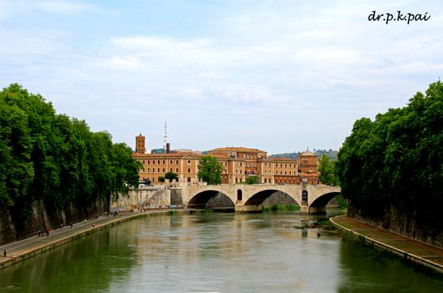 Bridge on River Tiber - Photogenic Roman Holiday sites