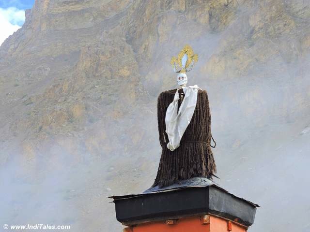 की गोम्फा पर बनी आकृतियाँ 