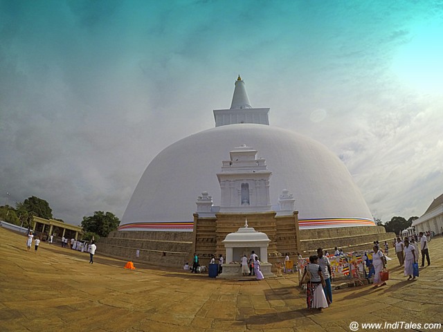 Ruwanaweli Seya Stupa 