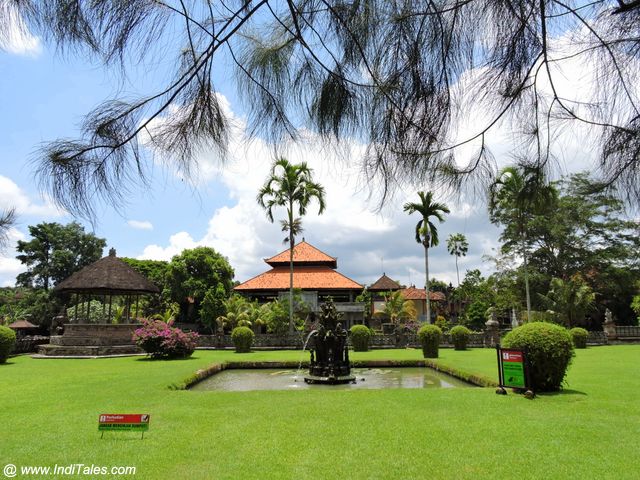 Lawns with fountains - Pura Taman Ayun