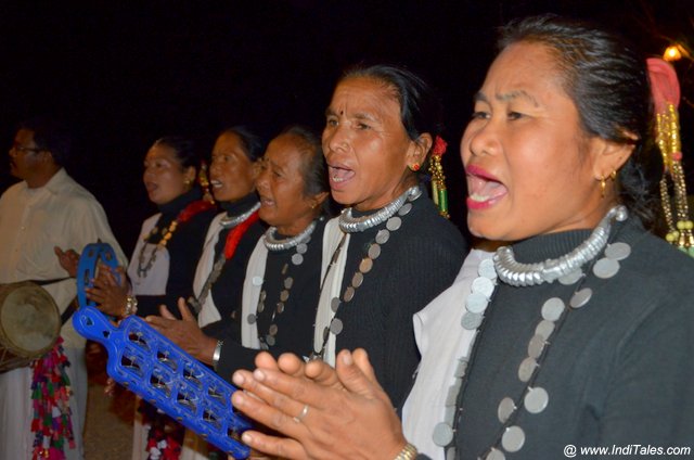 Ttibal Women singing