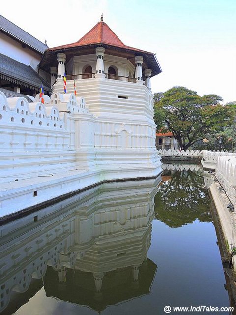 Moat outside the Temple of Tooth Relic