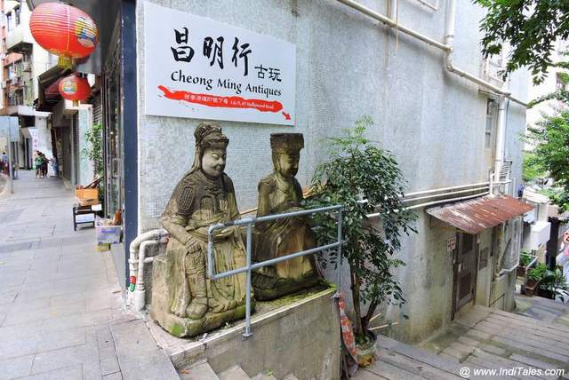 Statues standing on the street corners - Hong Kong Street Art