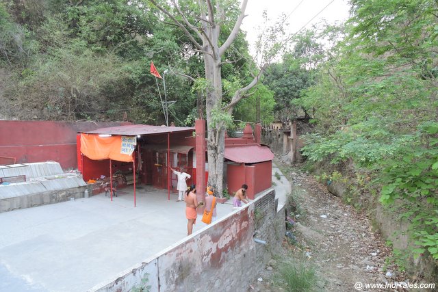 बिल्केश्वर महादेव मंदिर के निकट गौरी कुंड