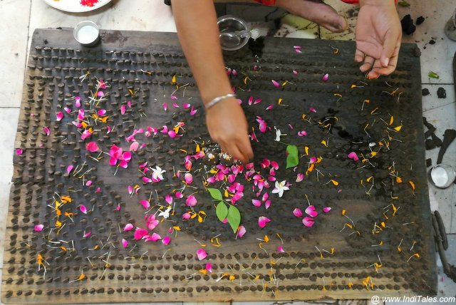 Daily Shivalinga Puja at Ahilya Fort - Maheshwar