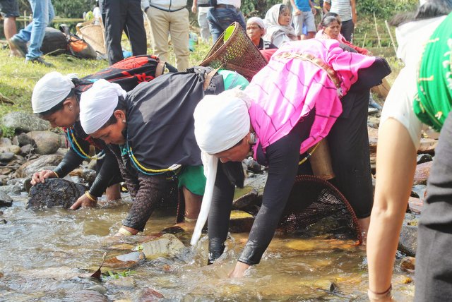 Traditional fishing at Gori II village in Basar