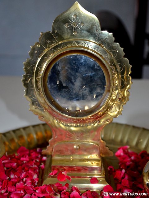 Aranmula Kannadi - the traditional metal mirror