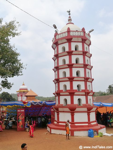 दीपस्तंभ - गोवा के मंदिरों की विशेष शैली मैं 