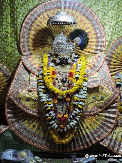 Garud Govind Murti Vrindavan