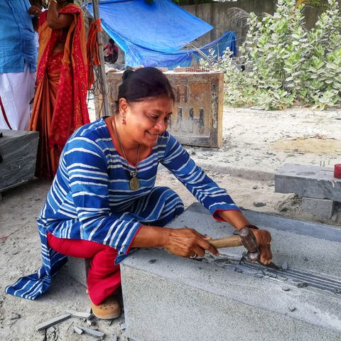 Stone carving attempt by Anuradha Goyal at Sri Lanka