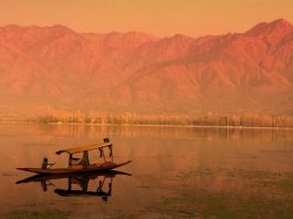 Sunset scene on Dal Lake in Srinagar, Kashmir