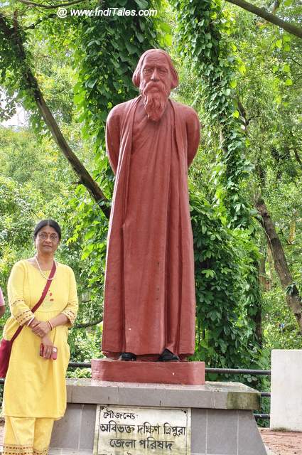 Rabindranath Tagore near Bhubaneshwari Temple