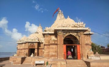 Narayan Sarovar Koteshwar Mahadev – On the Western Edge of India Koteshwar Mahadev Mandir