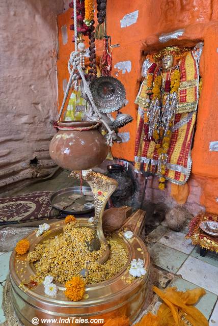 Rinn Mukteshwar Temple being offered Chana Dal